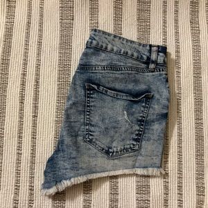 DISTRESSED DENIM SHORTS